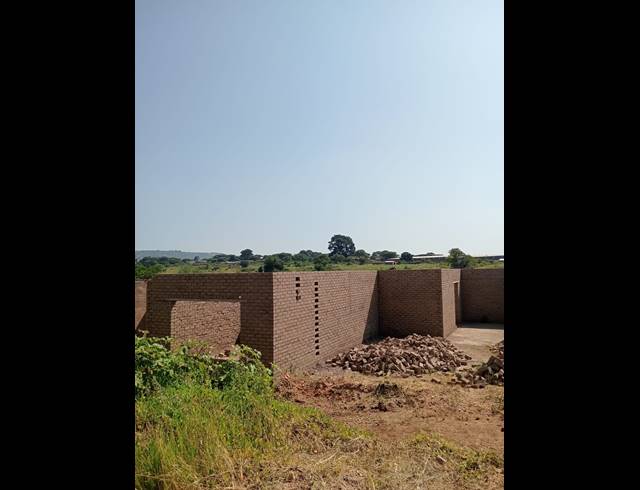 4 BEDROOM HOUSE FOR SALE IN SHAYANDIMA